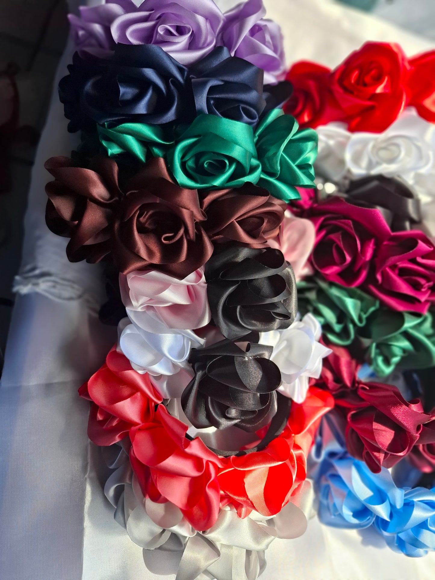 Diadema Artesanal de Rosas Grandes.