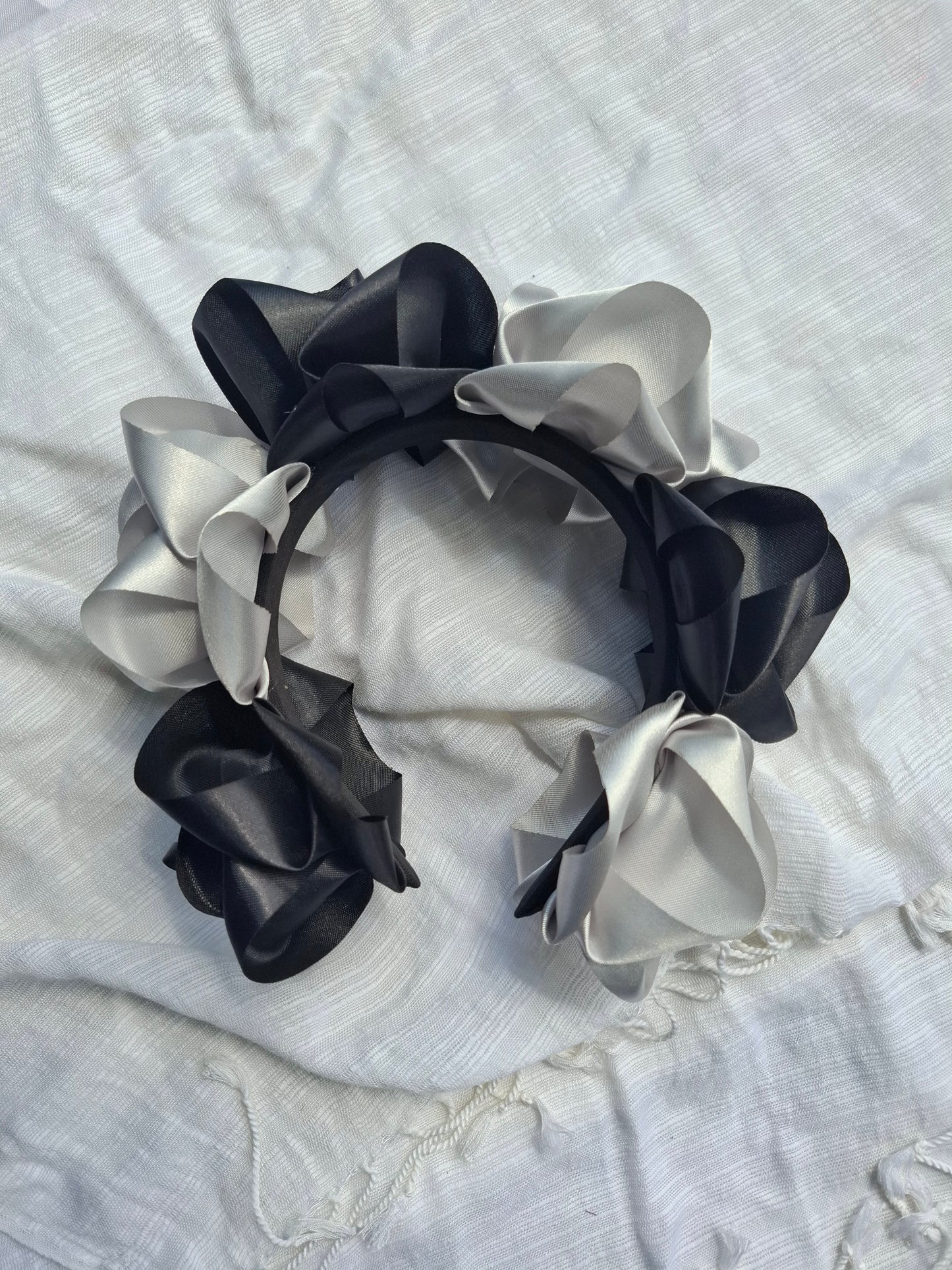 Diadema Artesanal de Rosas Grandes.