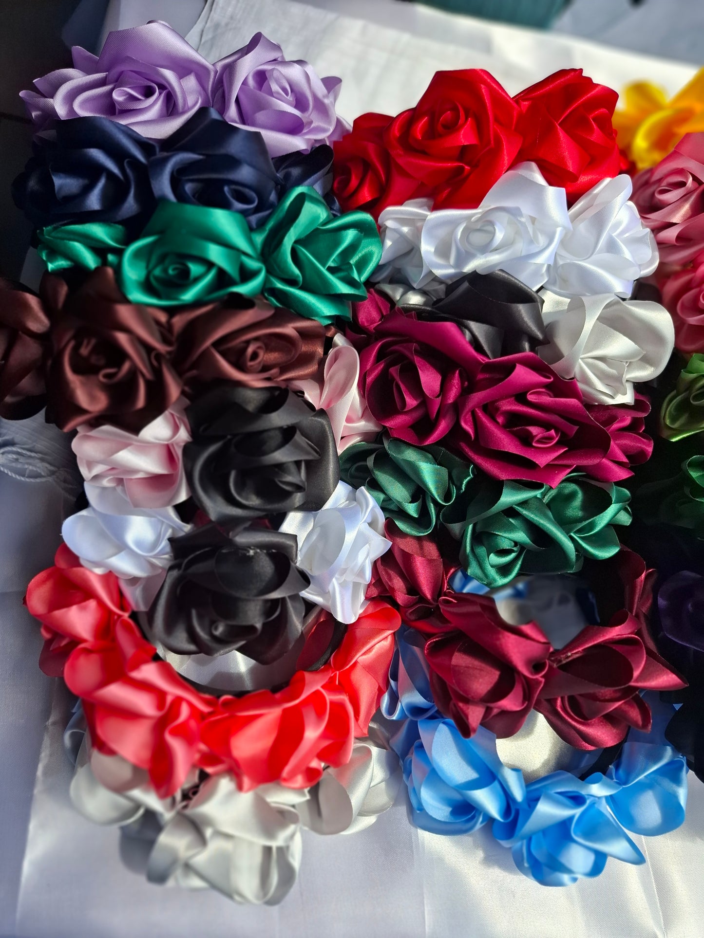 Diadema Artesanal de Rosas Grandes.