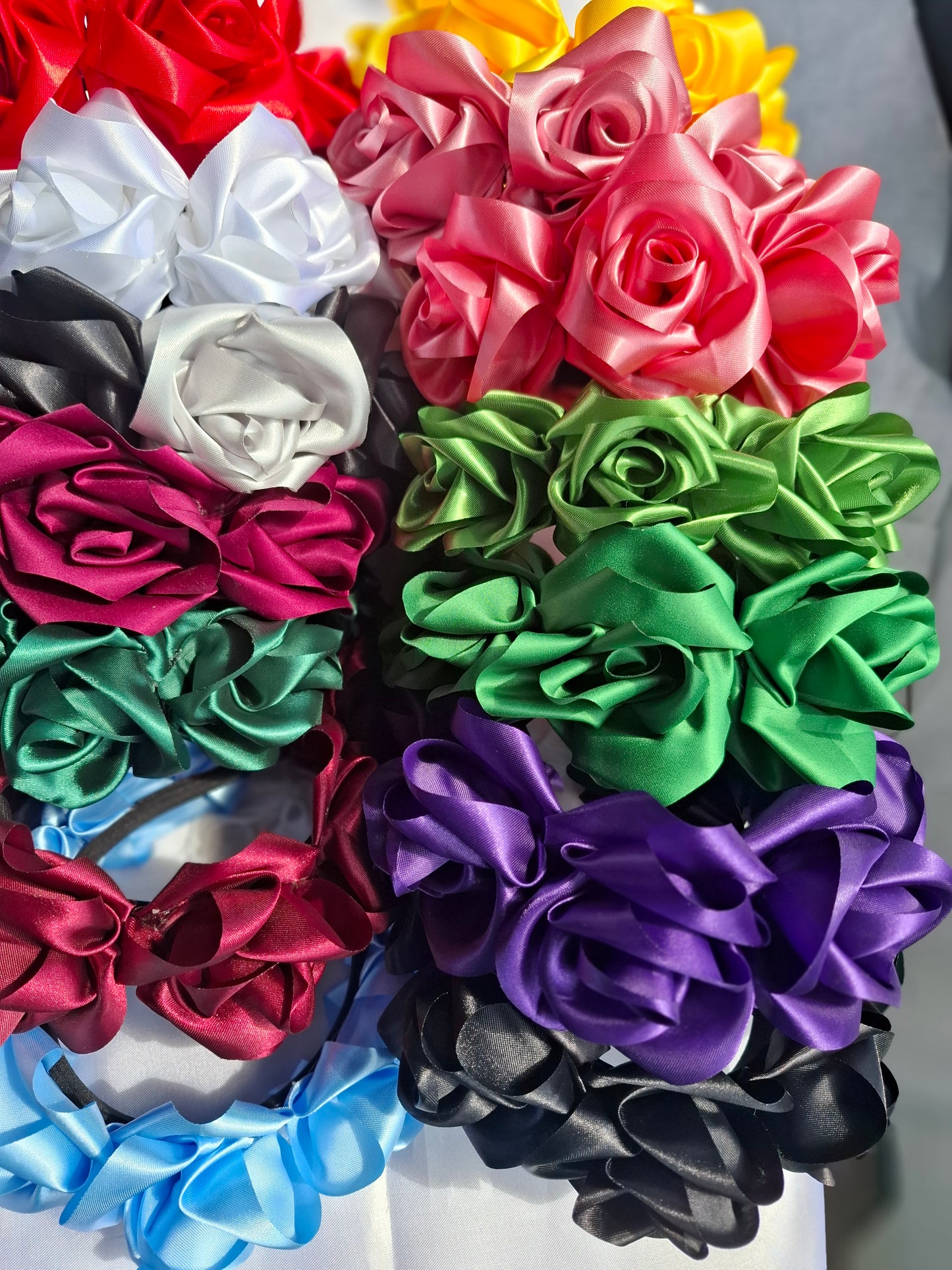 Diadema Artesanal de Rosas Grandes.