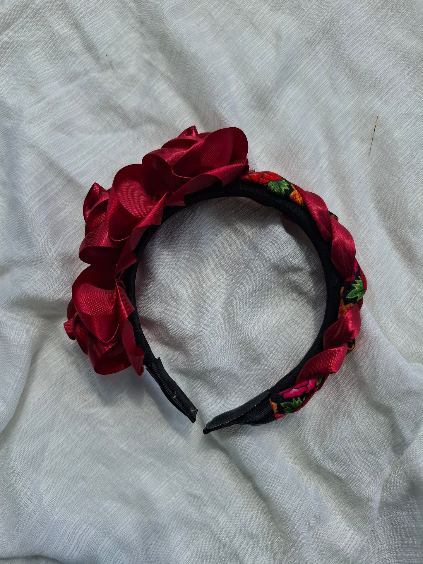 Diadema Artesanal de Rosas chicas con trenza.