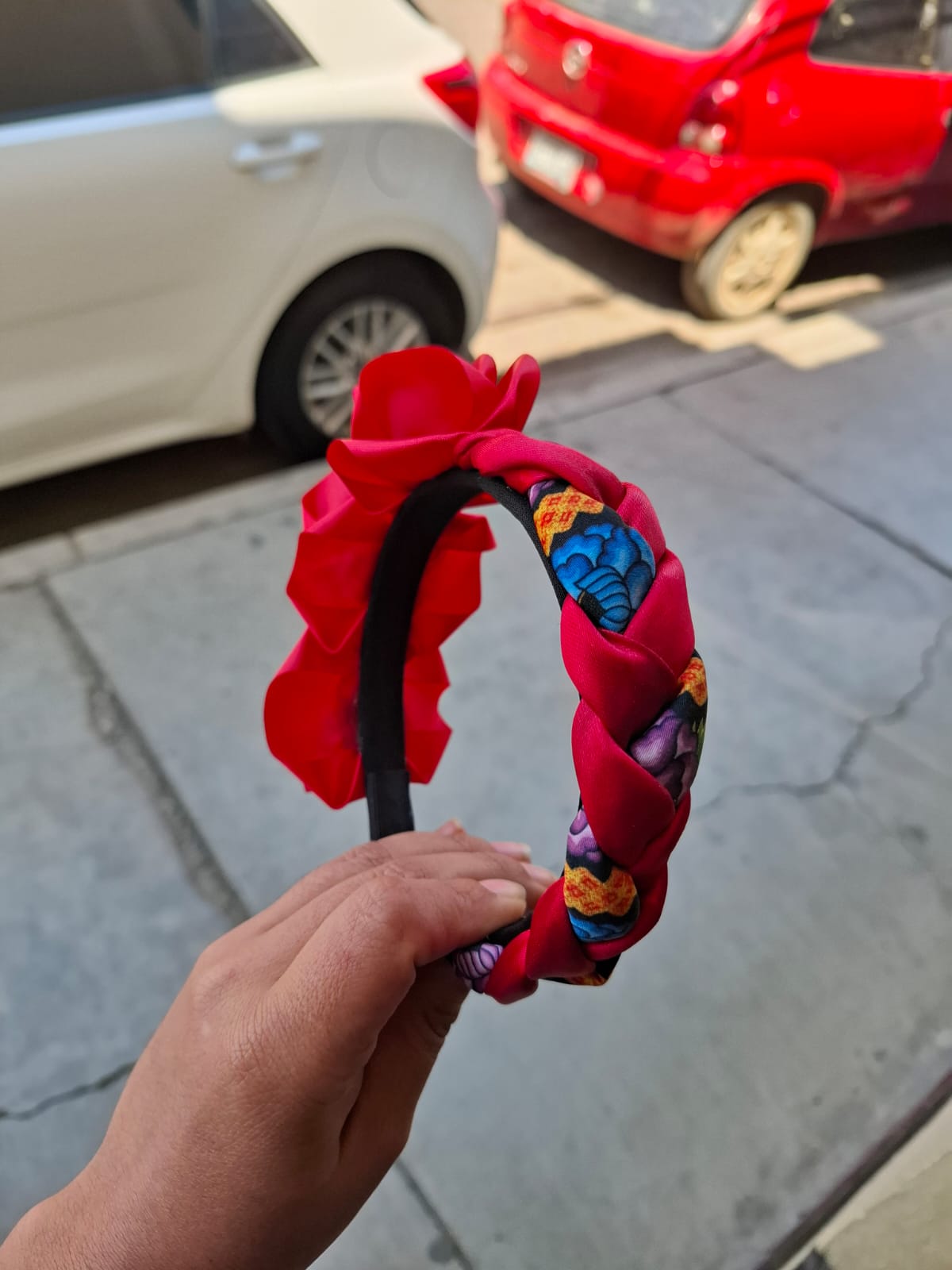 Diadema Artesanal de Rosas chicas con trenza.