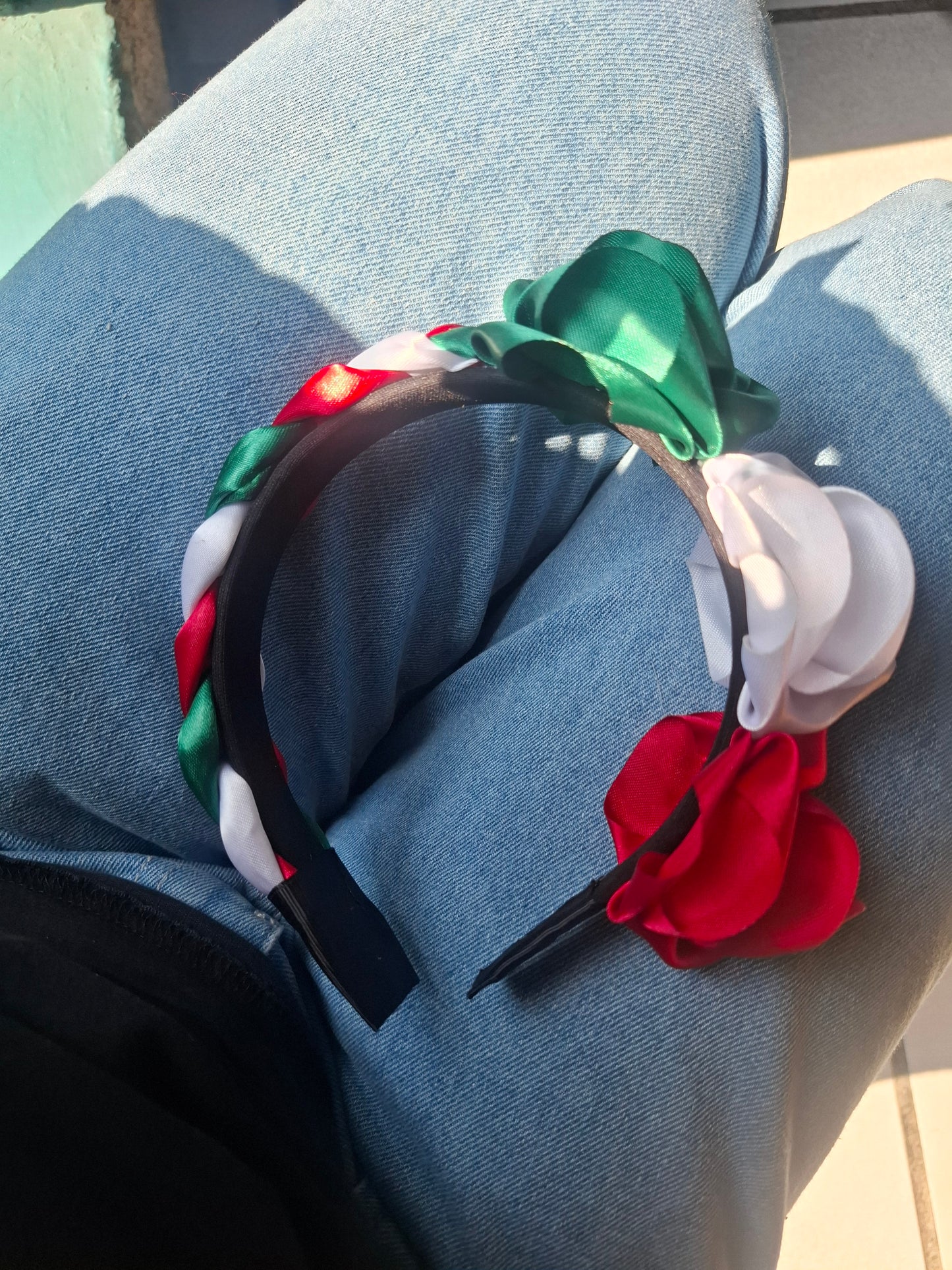 Diadema patria  Artesanal rosas y trenzada chica